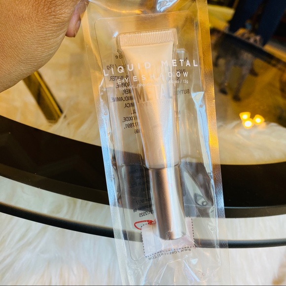 Liquid Metal Metallic Eyeshadow - Picture 2 of 3